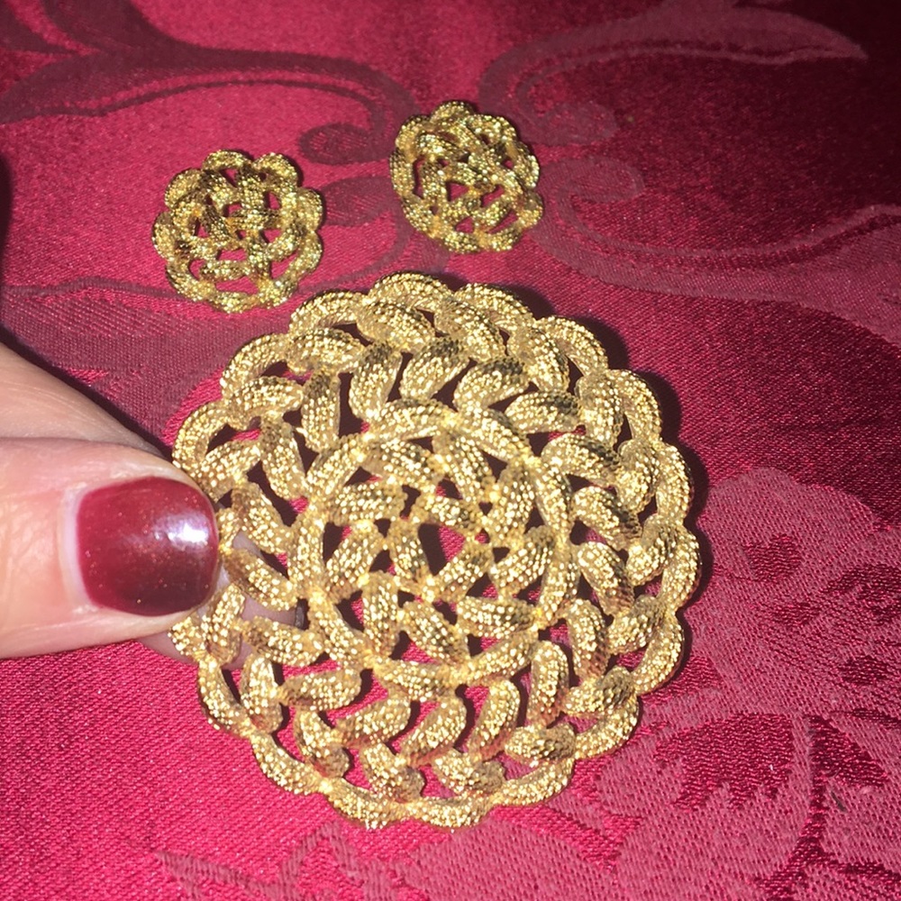 BROOCH AND EARRING SET